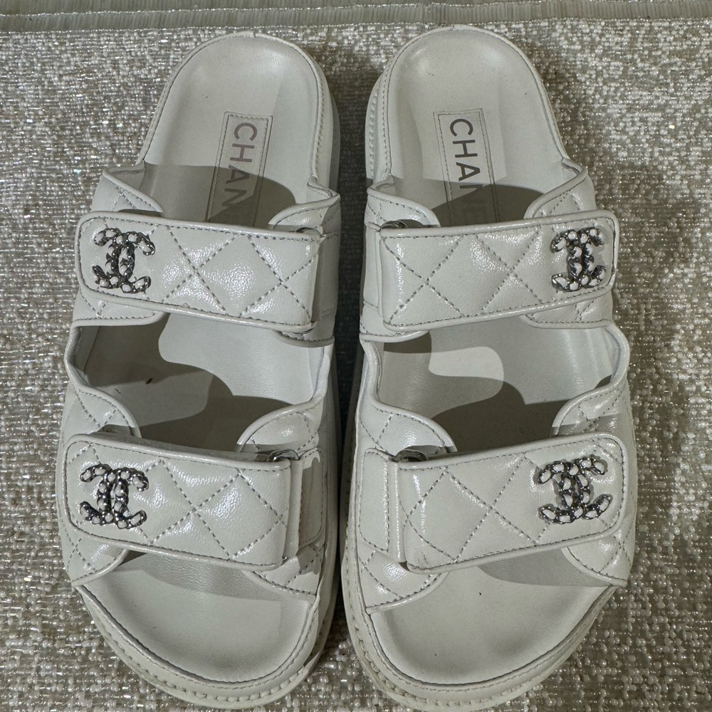 Laminated leather quilted Velcro dad sandals white and silver size 36